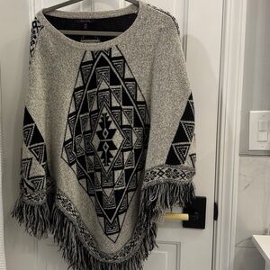 Black & Gray Geometric Fringe Women's Poncho